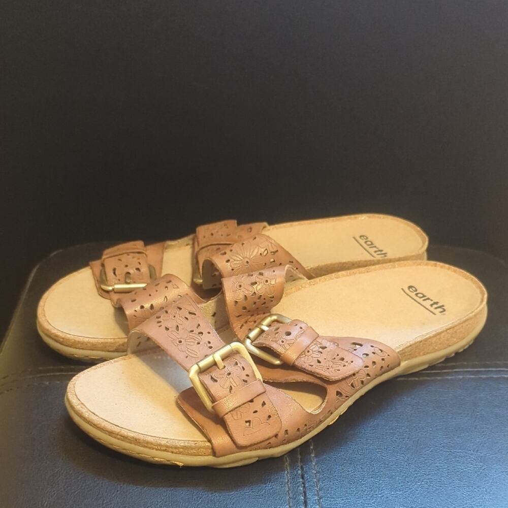 Earth Sand Antigua Alpaca Floral Embossed Buckle Slip On Footbed Sandals NWT